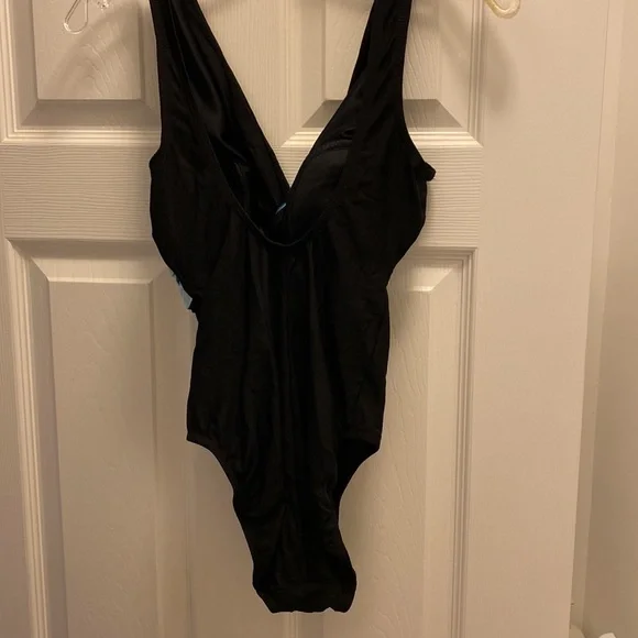 Longitude 1 piece swimsuit with built in soft bra. - Picture 4 of 6